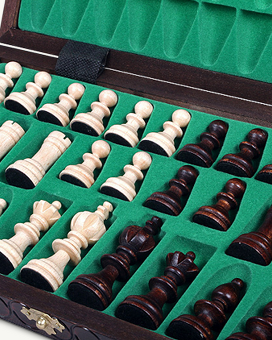 pièces d'échecs en bois massif