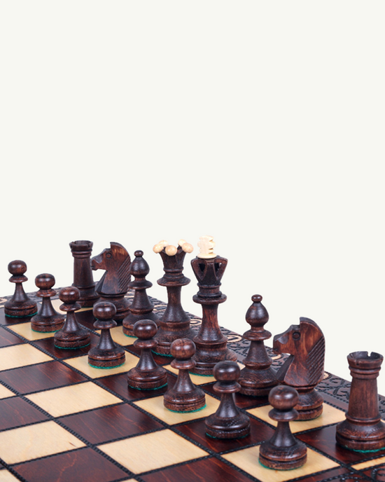 Jeu d'Échecs Artisanal en Bois d'Olivier – Format 25x25 cm Jeu d'Échecs Artisanal en Bois d'Olivier – Format 25x25 cm
