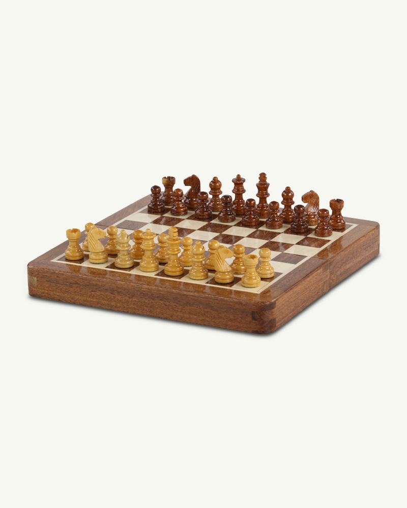 petit jeu d'échecs en bois